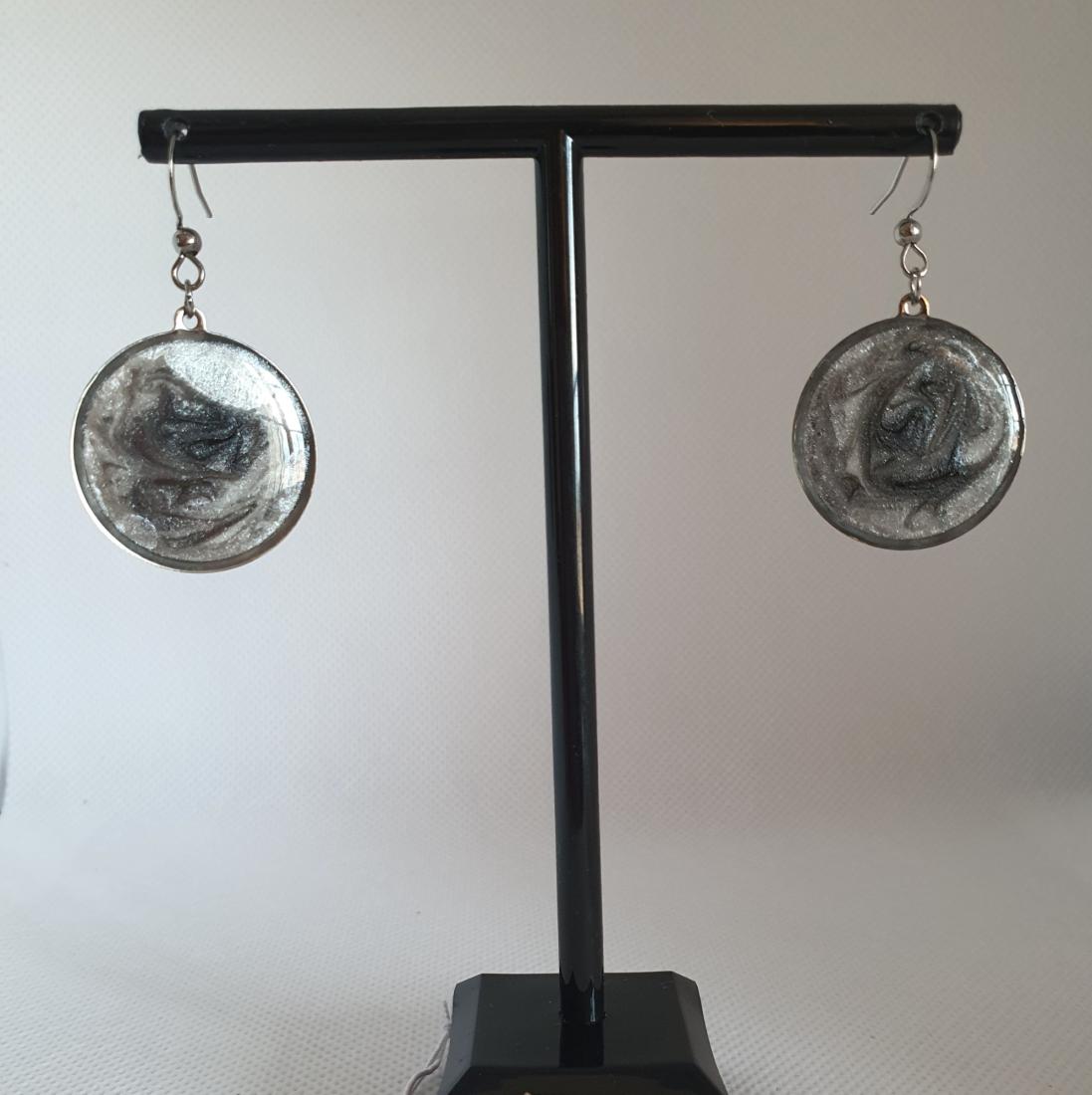 Boucles d'oreilles en résine et métal