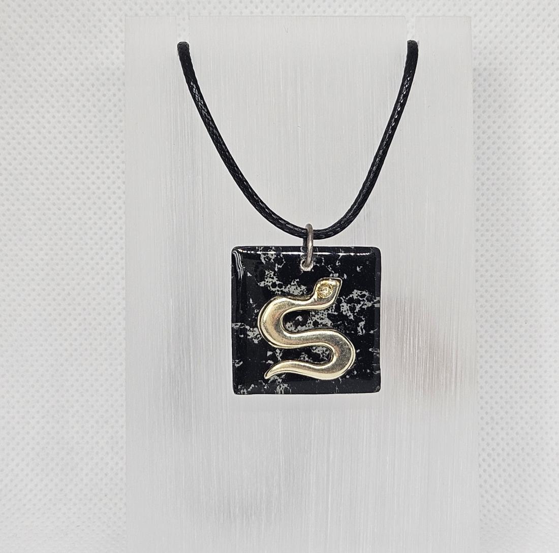 Pendentif breloques.