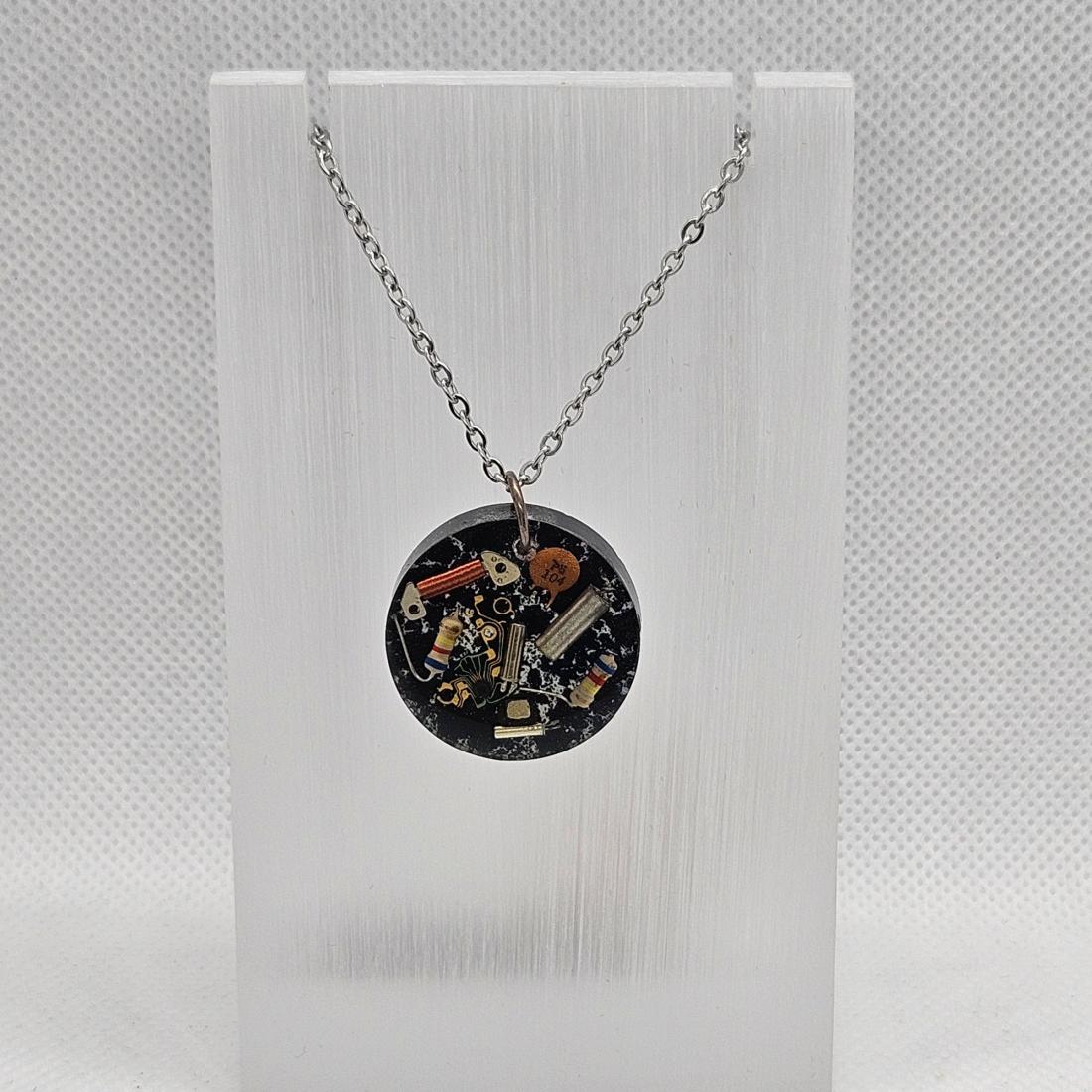 Pendentif breloques.