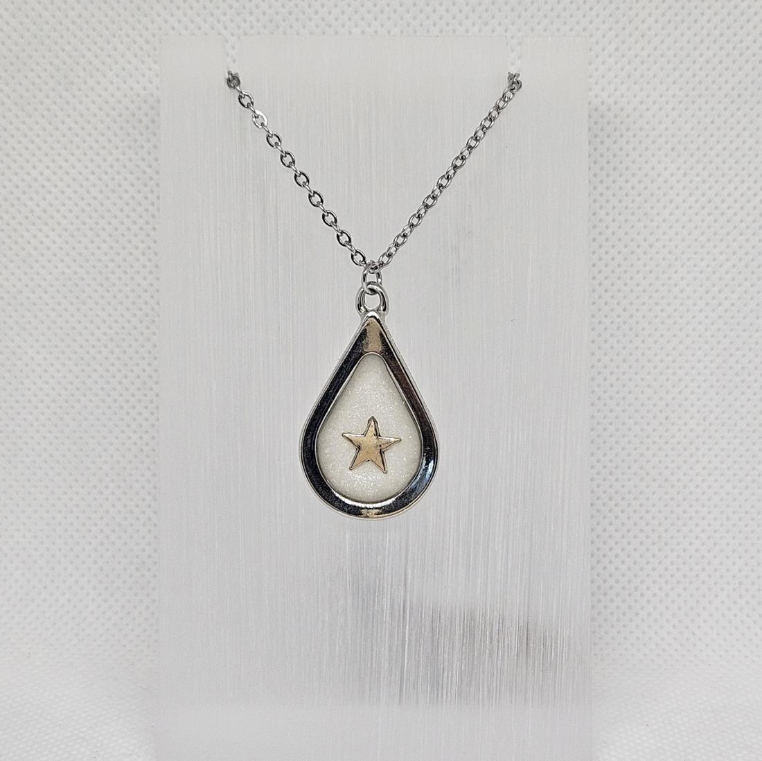 Pendentif breloques.