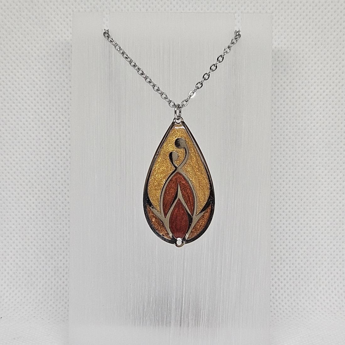 Pendentif en métal et résine