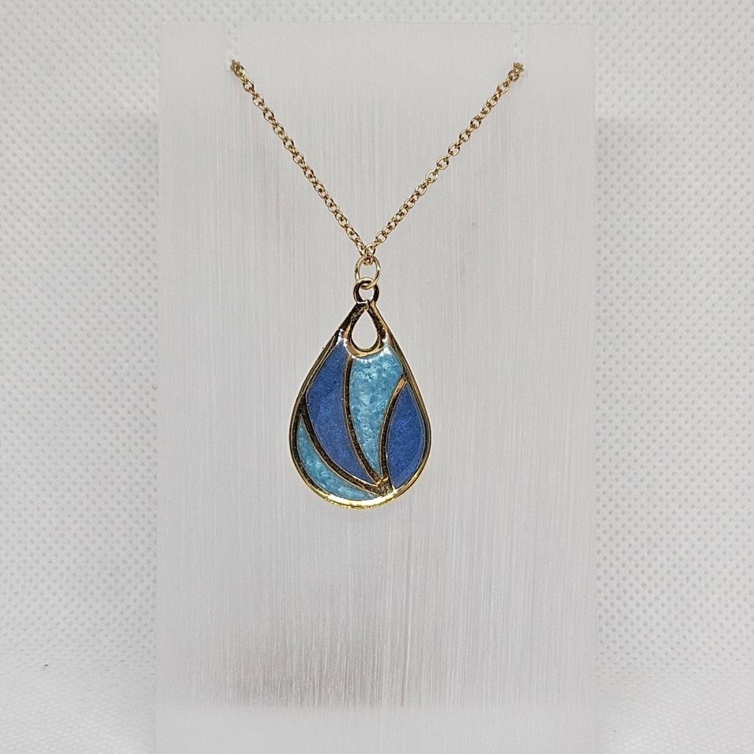 Pendentif en métal et résine
