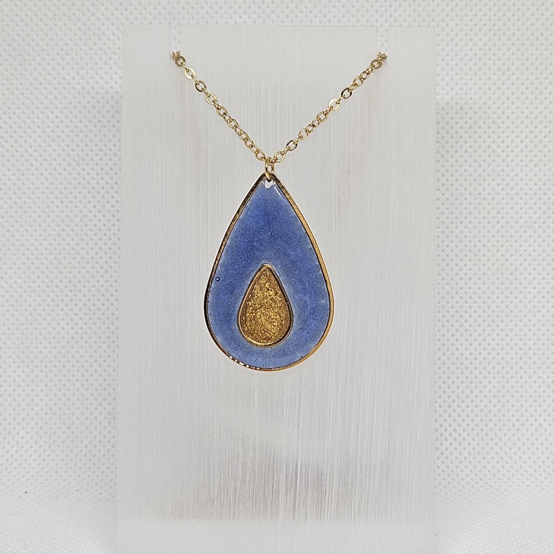 Pendentif en métal et résine