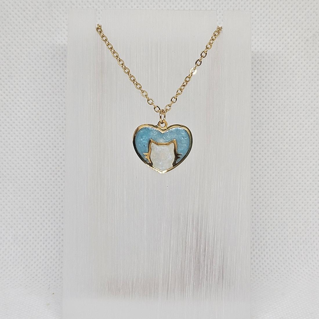 Pendentif en métal et résine