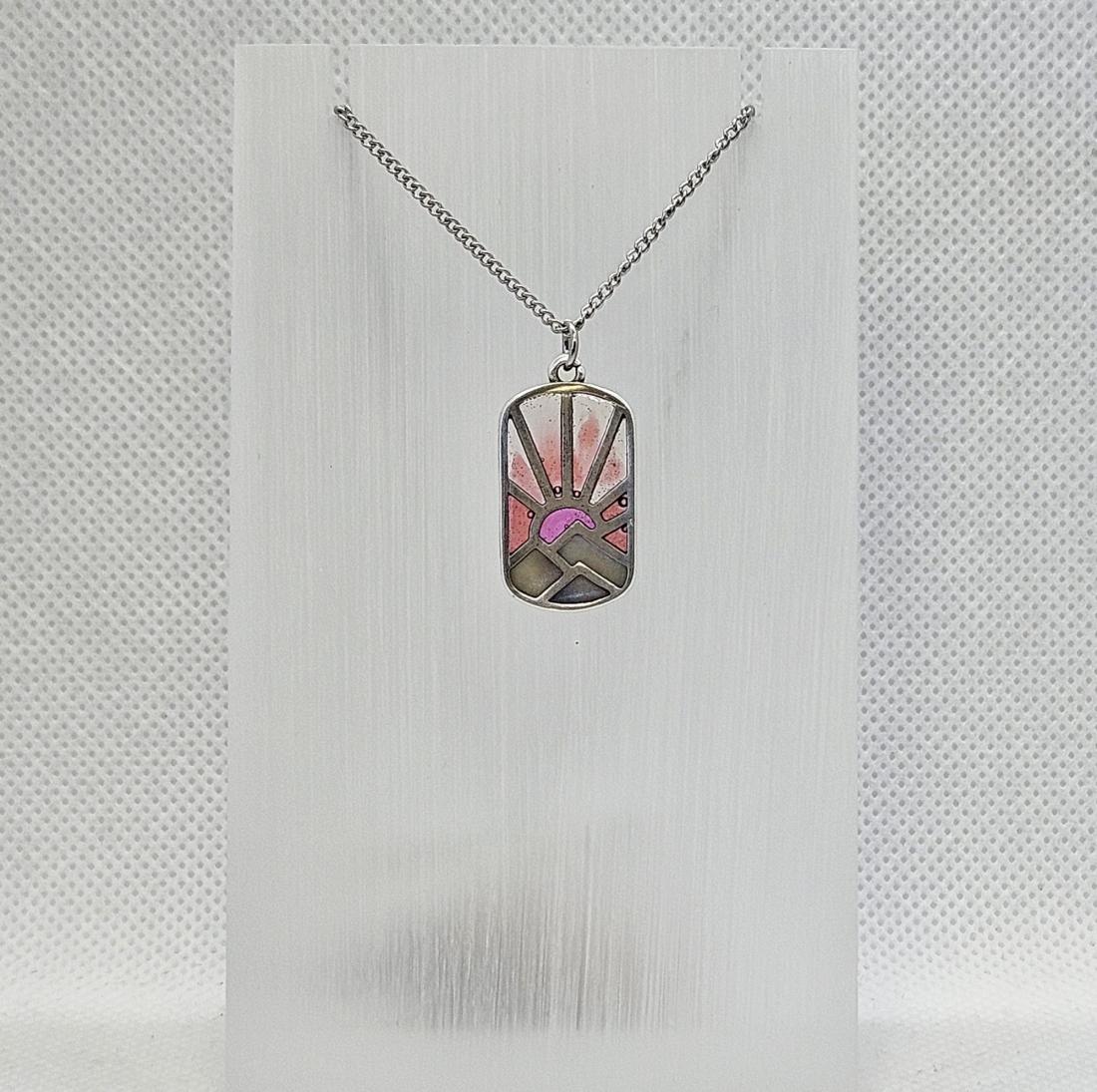 Pendentif en métal et résine