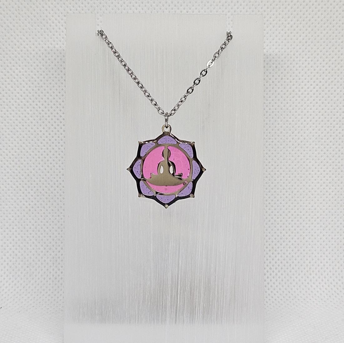 Pendentif en métal et résine