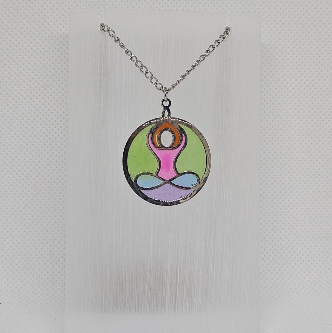 Pendentif en métal et résine