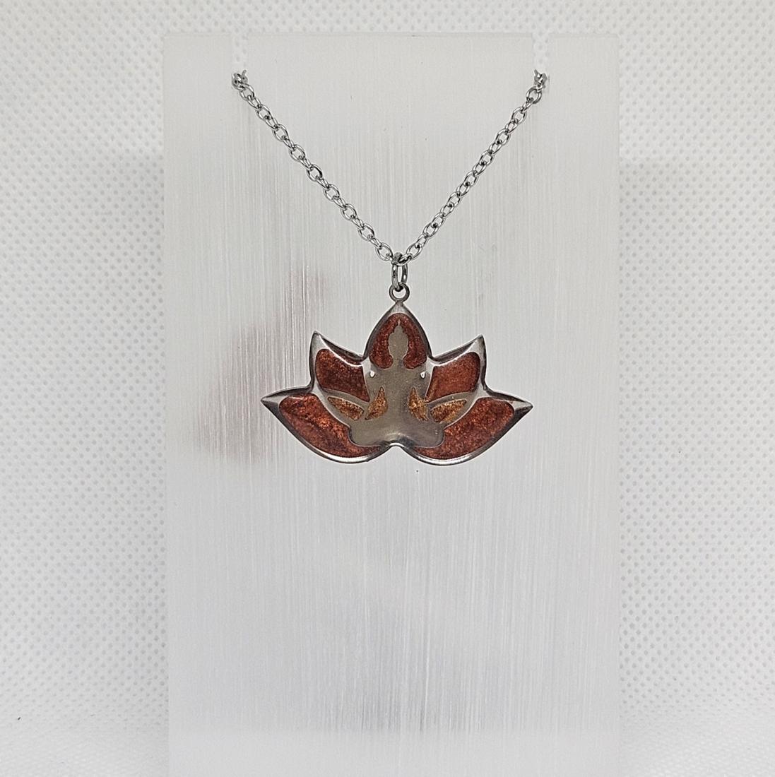 Pendentif en métal et résine