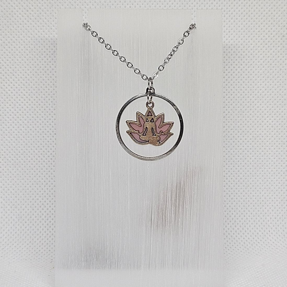 Pendentif en métal et résine