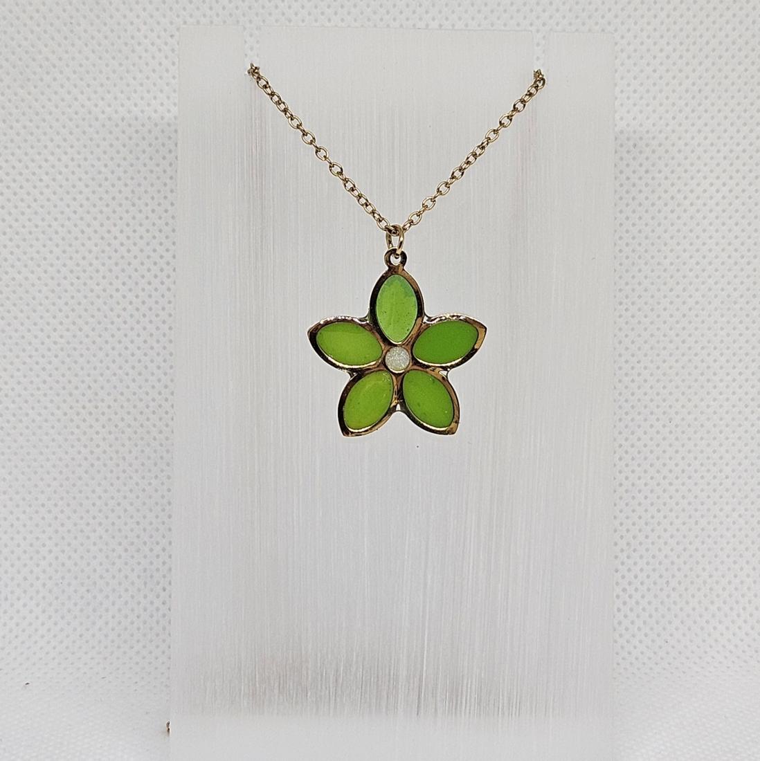 Pendentif en métal et résine