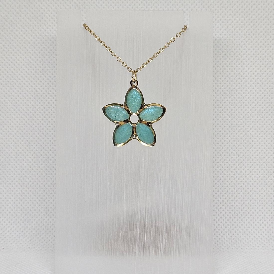 Pendentif en métal et résine