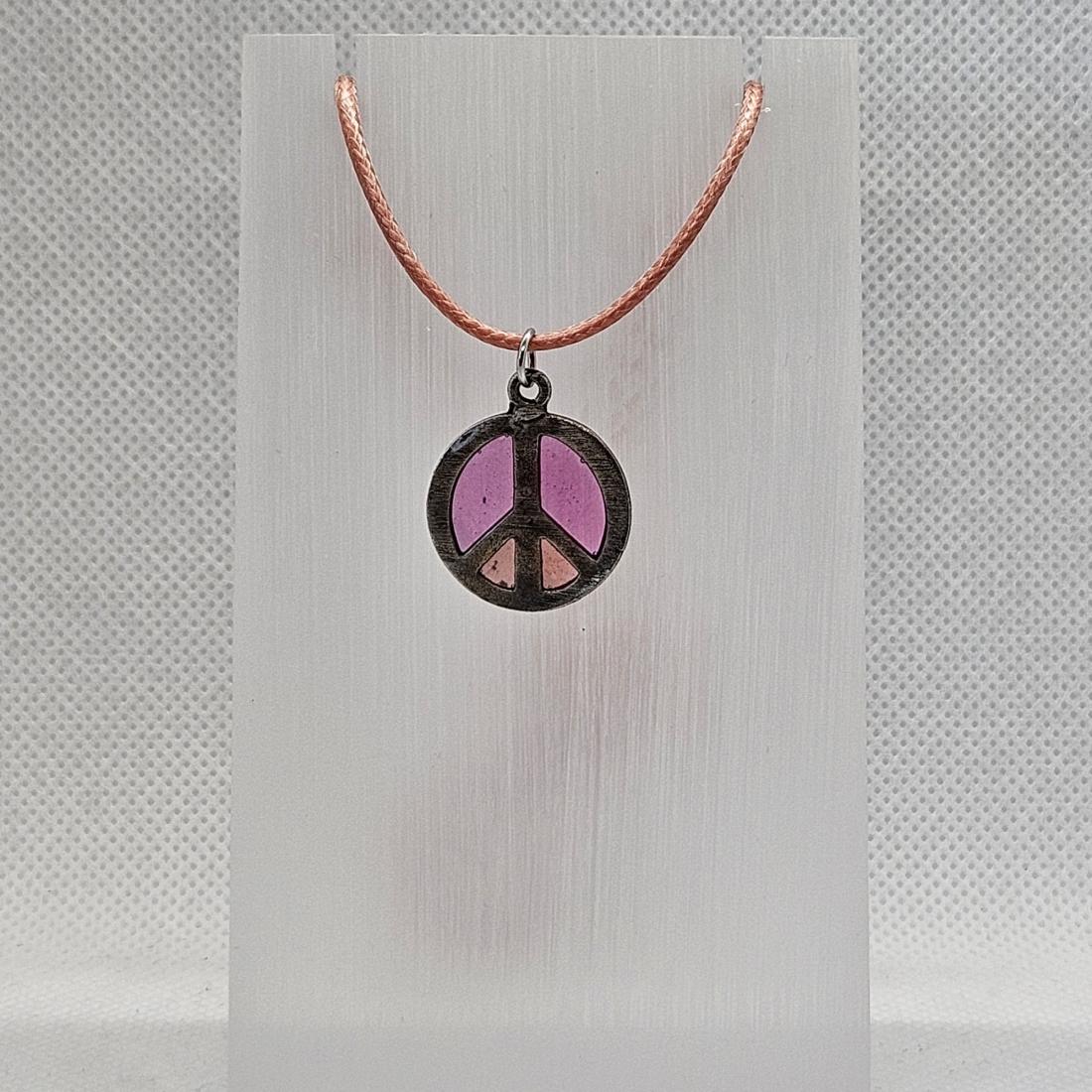Pendentif en métal et résine